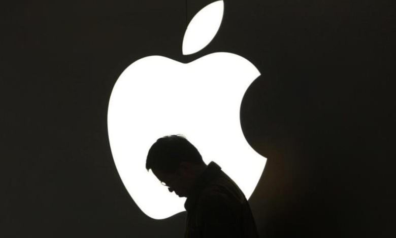 تطبيقات تتجسس على آيفون.. وأبل تحذر