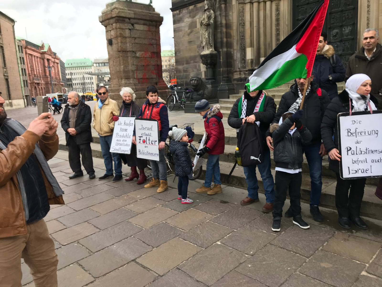 الجالية الفلسطينية وقوى يساريه المانيه تتضامن مع الاسرى في مدينة بريمن