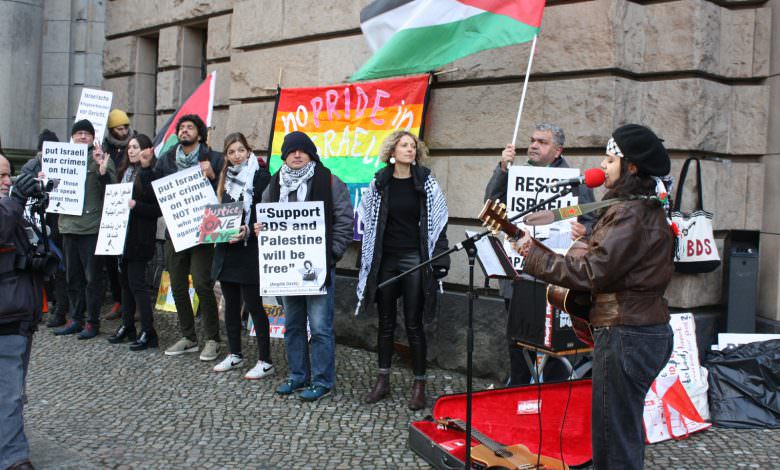 اعتصام تضامني احتجاجا على محاكمة الناشطين في حملة مقاطعة الاحتلال BDS في برلين