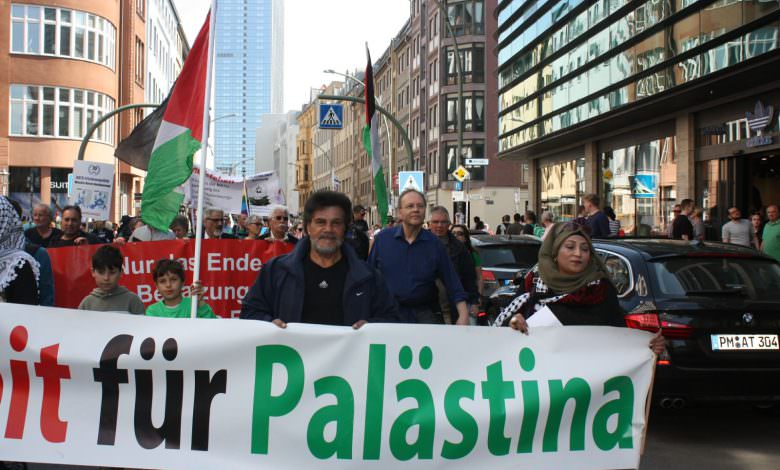 حضور فلسطيني بارز في مسيرة عيد الفصح المجيد للسلام ببرلين