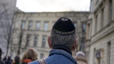 توصية ليهود ألمانيا بعدم ارتداء القلنسوة خوفاً من مهاجمتهم