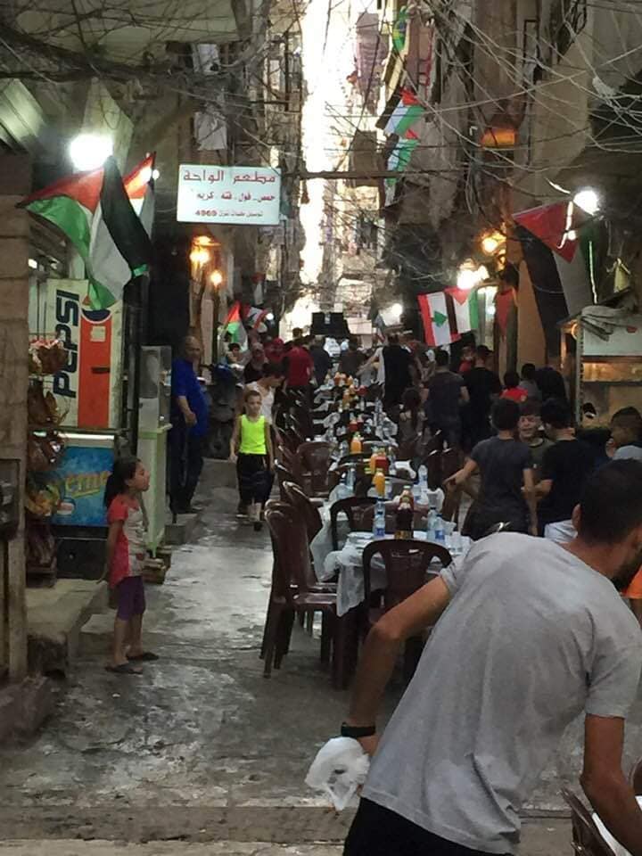 افطار رمضاني في شارع مسجد القدس في مخيم البداوي