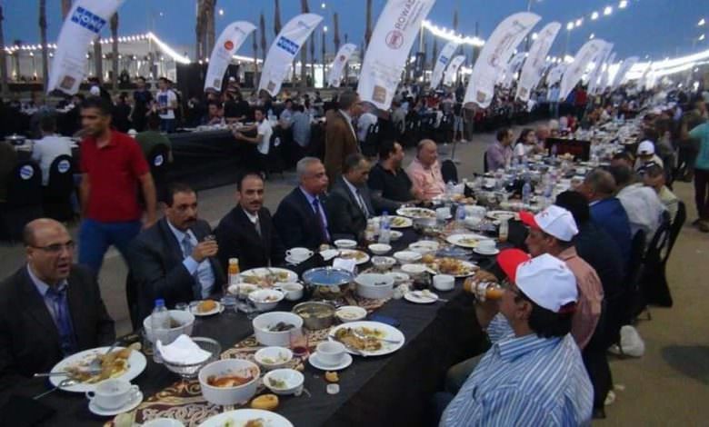 بالصور .. أكبر وأطول مائدة إفطار مصرية