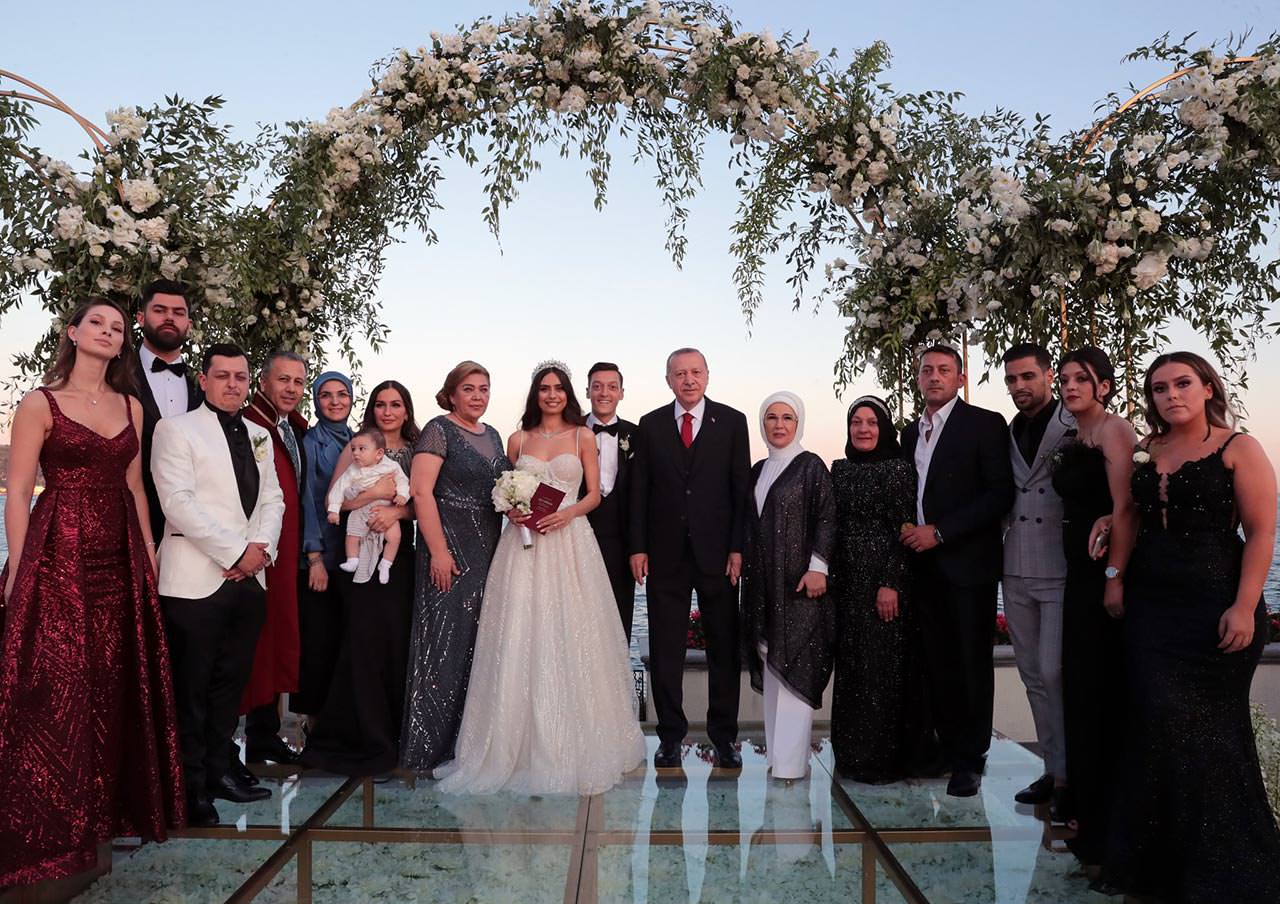 بالصور.. أردوغان بزفاف نجم ريال مدريد السابق مسعود أوزيل.. من هي العروس