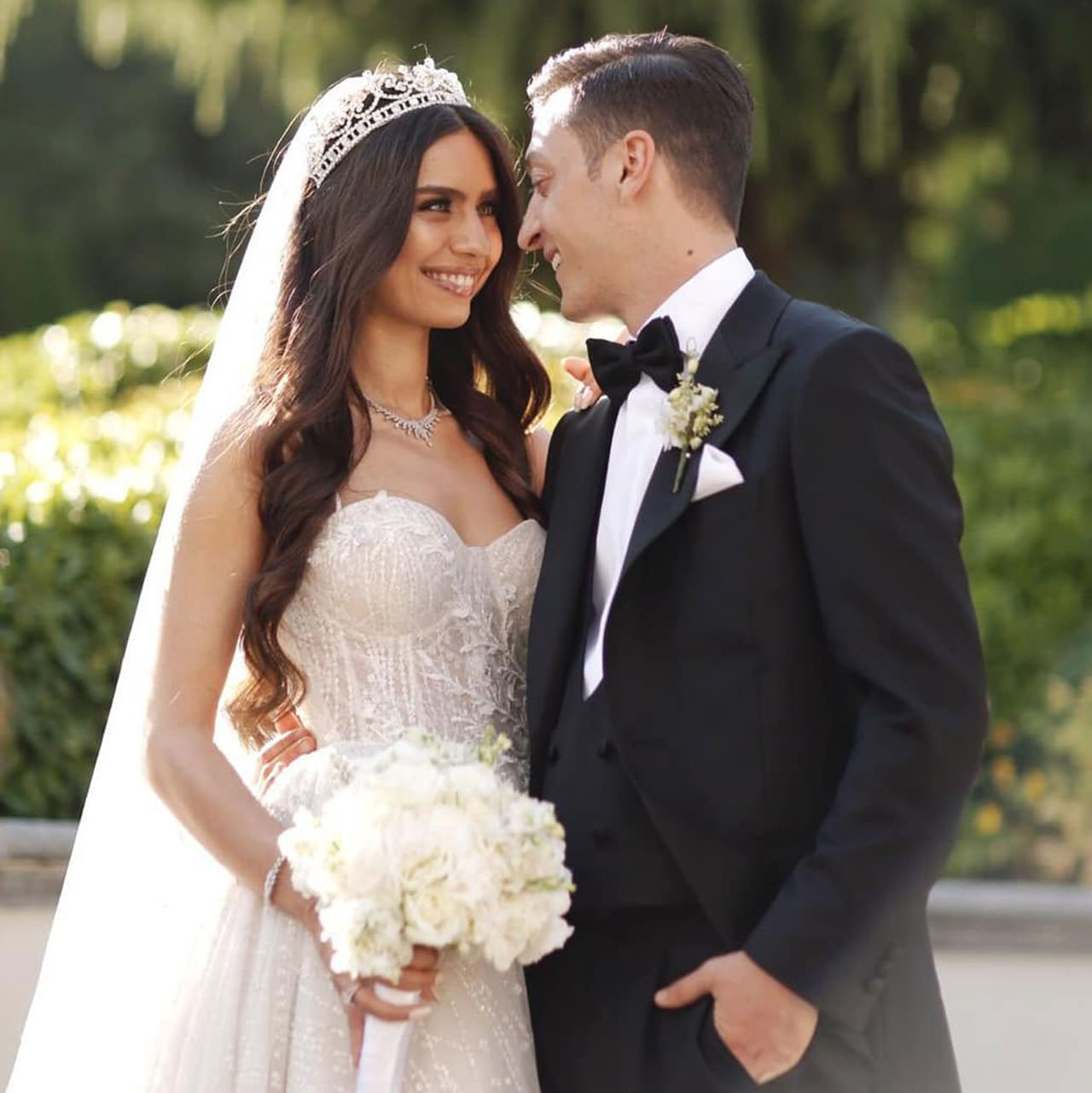 بالصور.. أردوغان بزفاف نجم ريال مدريد السابق مسعود أوزيل.. من هي العروس