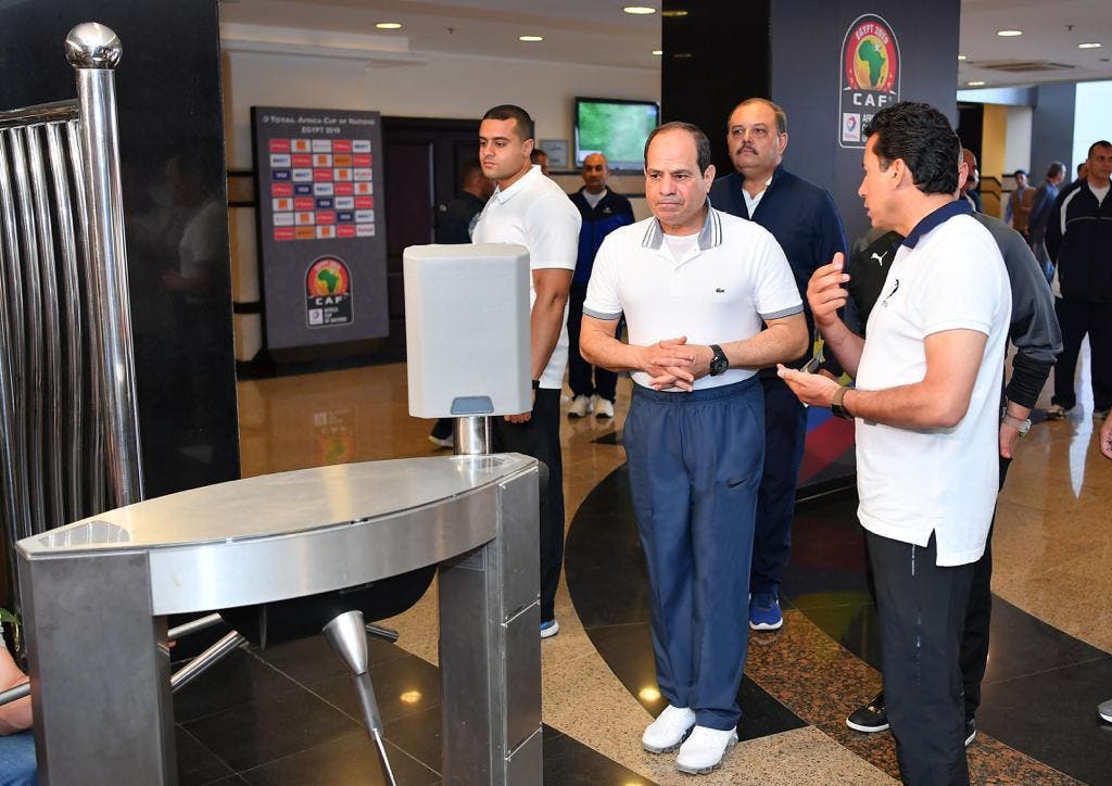 استعداداً لأمم إفريقيا .. صور السيسي مع لاعبي منتخب مصر