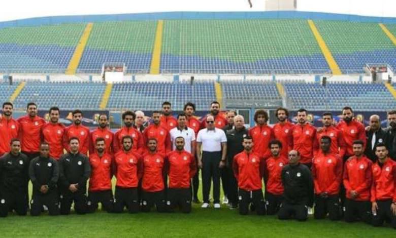 استعداداً لأمم إفريقيا .. صور السيسي مع لاعبي منتخب مصر