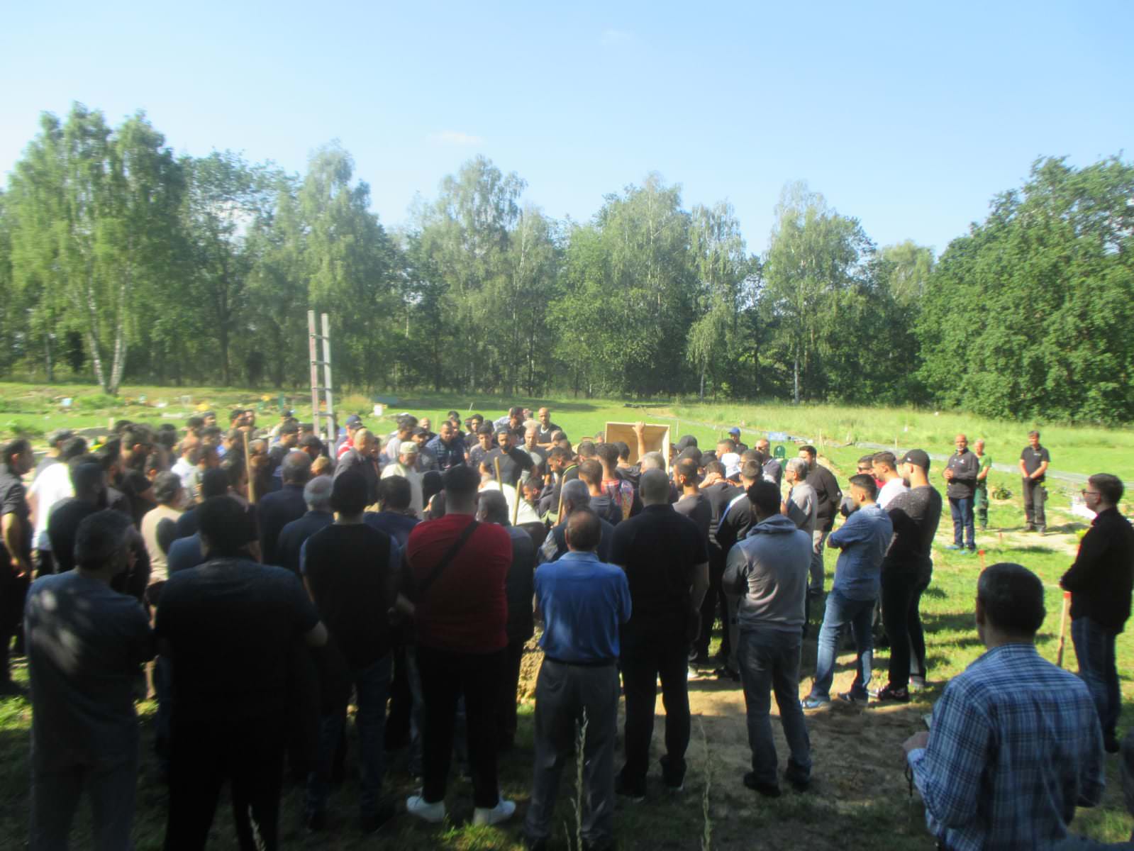 تشييع جنازة المرحومة سميرة فيومي ام فادي سعد بمقبرة الشبنداو في برلين