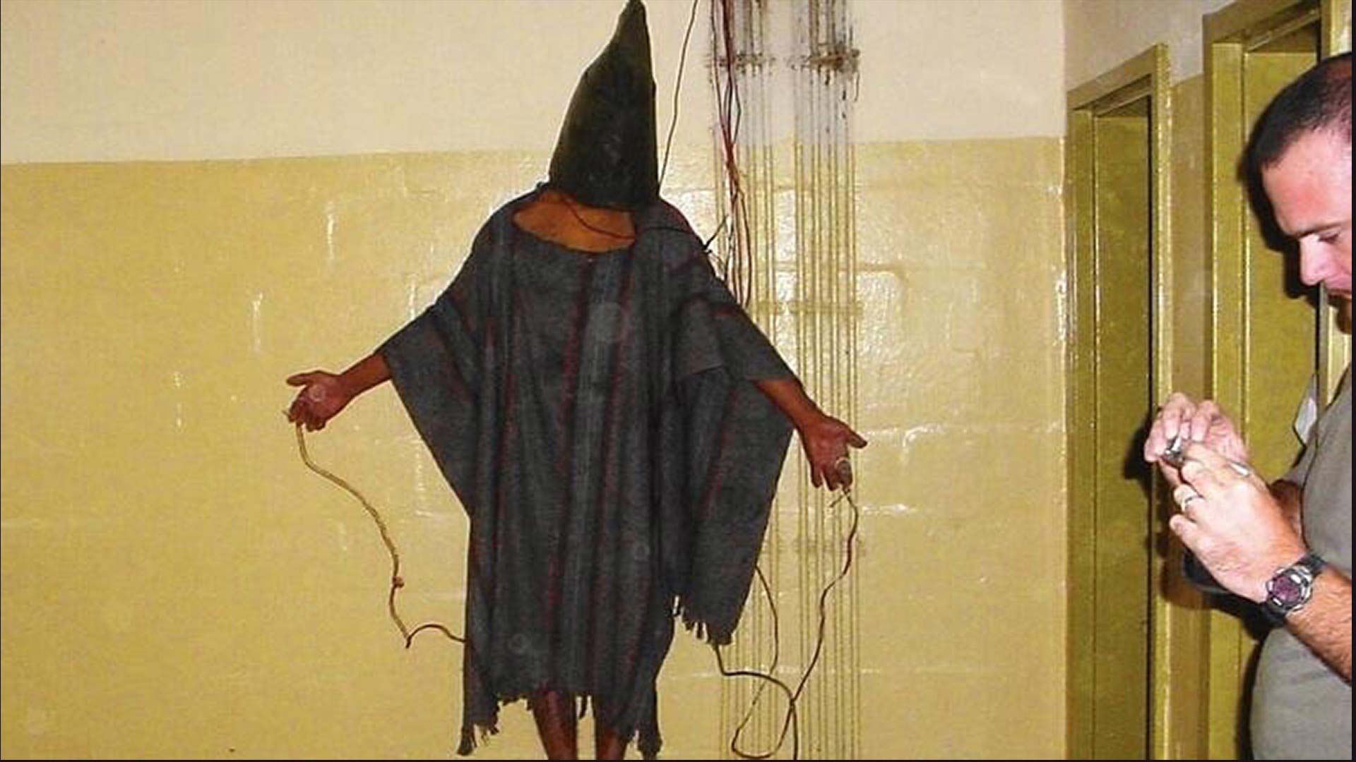 السيد علي القيسي الملقب بشبح أبو غريب