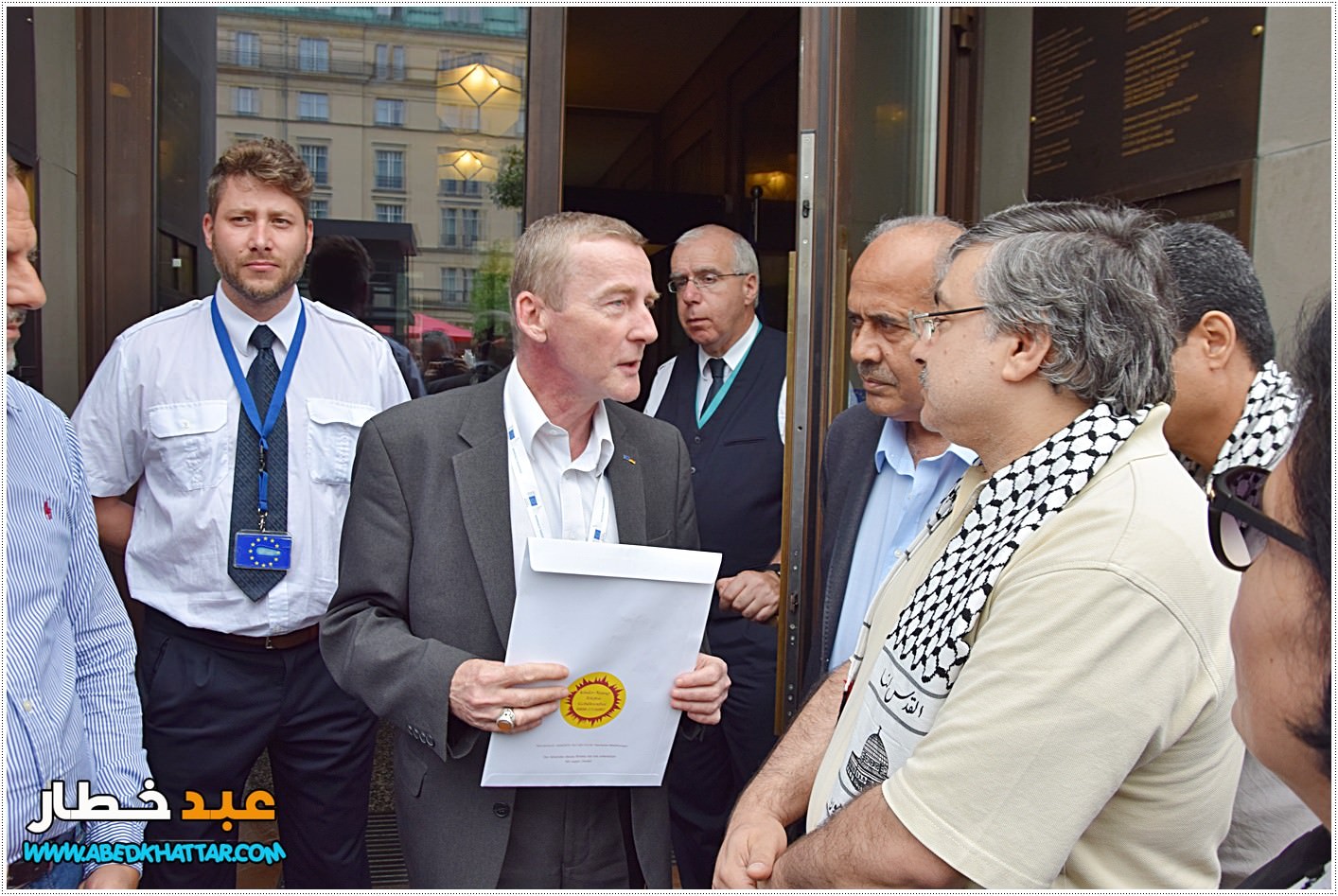وفد من اللجنة الوطنية الفلسطينية في برلين .. إلى مقر بعثة المفوضية الأوروبية .. يسلم رسالة إحتجاج على هدم الإحتلال للمنازل الفلسطينية