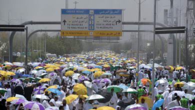 السعودية.. تساقط غزير للأمطار على منى وعرفات ومزدلفة || فيديو