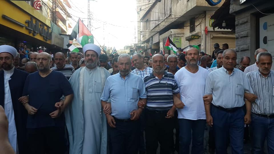 مسيرة غضب جماهيرية في مخيم البداوي استنكارا لقرار وزارة العمل بحق الفلسطينيين في لبنان