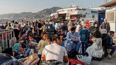 وصول المئات من المهاجرين إلى اليونان وأثينا ترفض تهديدات أنقرة