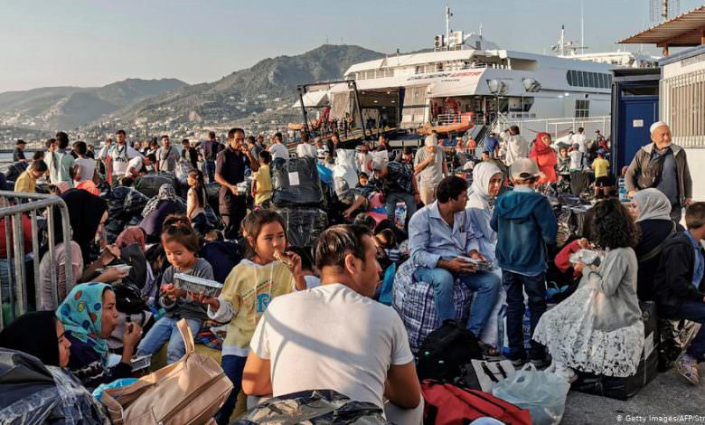 وصول المئات من المهاجرين إلى اليونان وأثينا ترفض تهديدات أنقرة