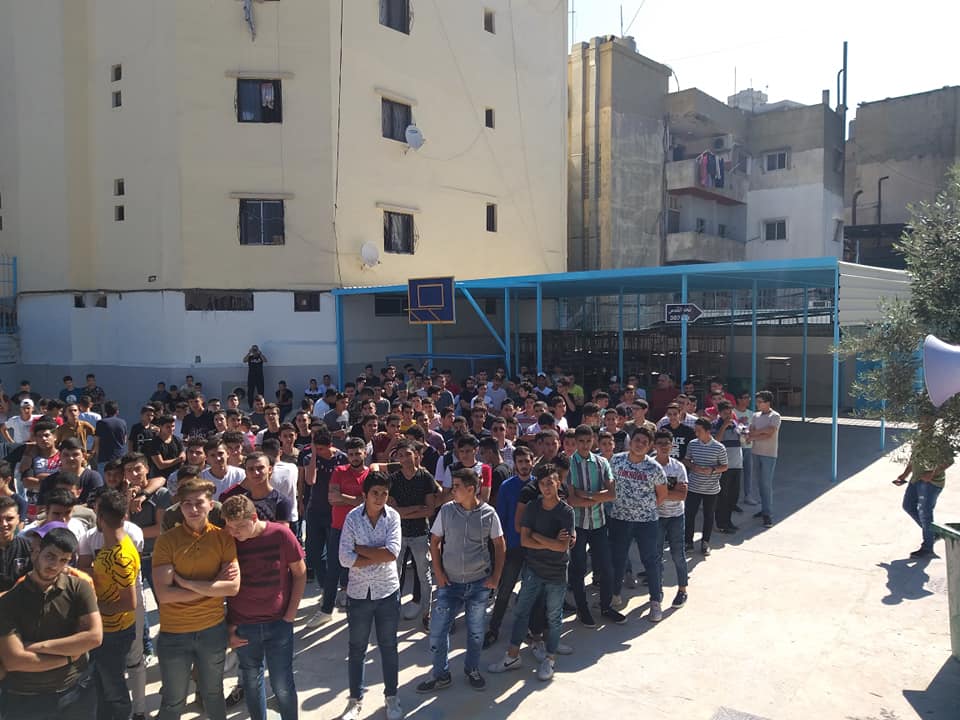 اللجنة الشعبية وشباب ثورة الكرامة ولجان الاهل يزورون ثانوية الناصرة في مخيم البداوي
