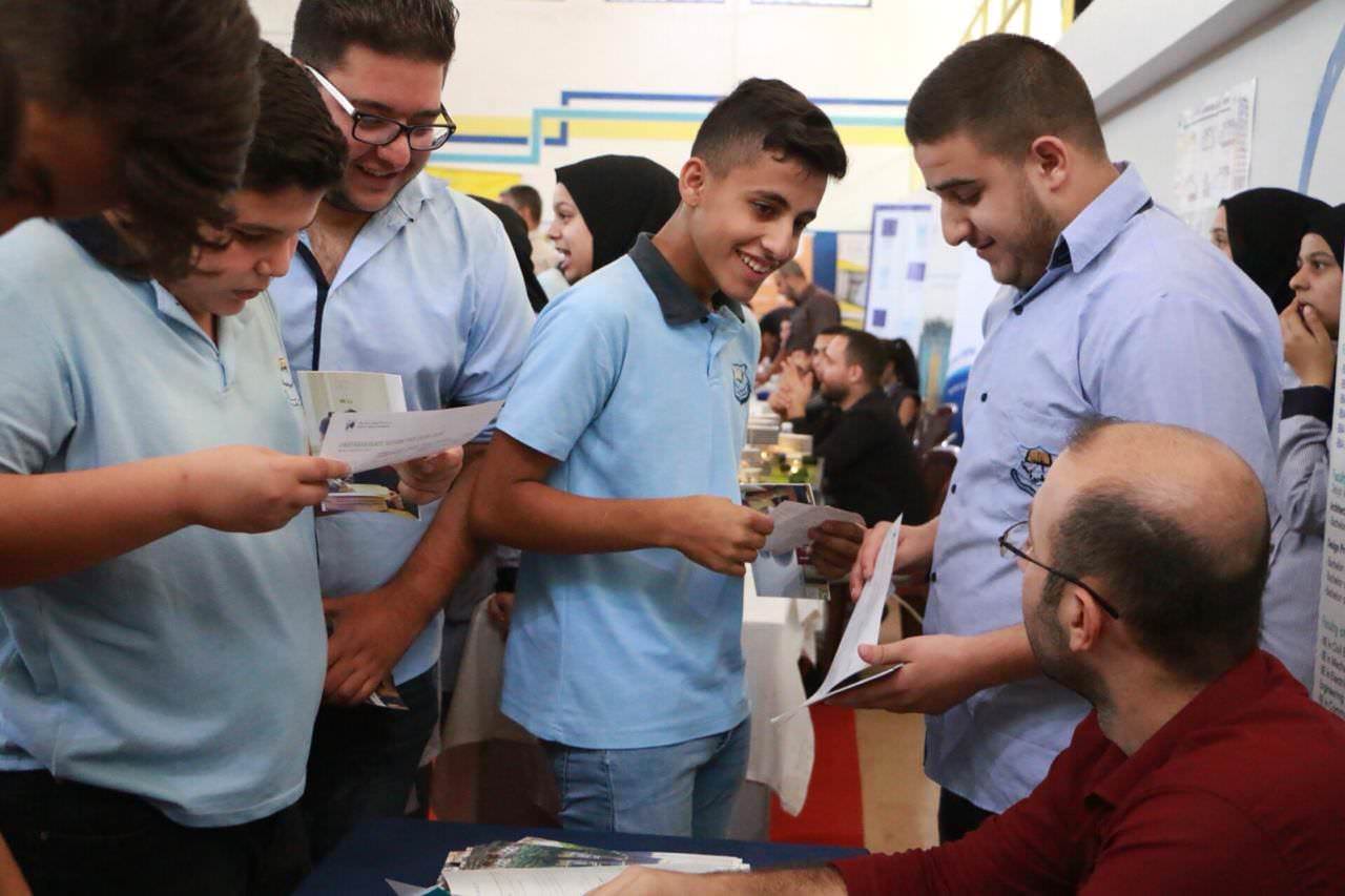 الاتحاد الأوروبي والأونروا يساعدان لاجئي فلسطين الشباب في التخطيط لمستقبلهم