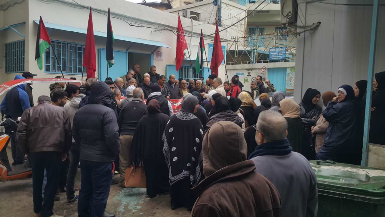 اعتصام جماهيري غاضب في مخيم البداوي لمطالبة الاونروا بخطة طوارئ عاجلة