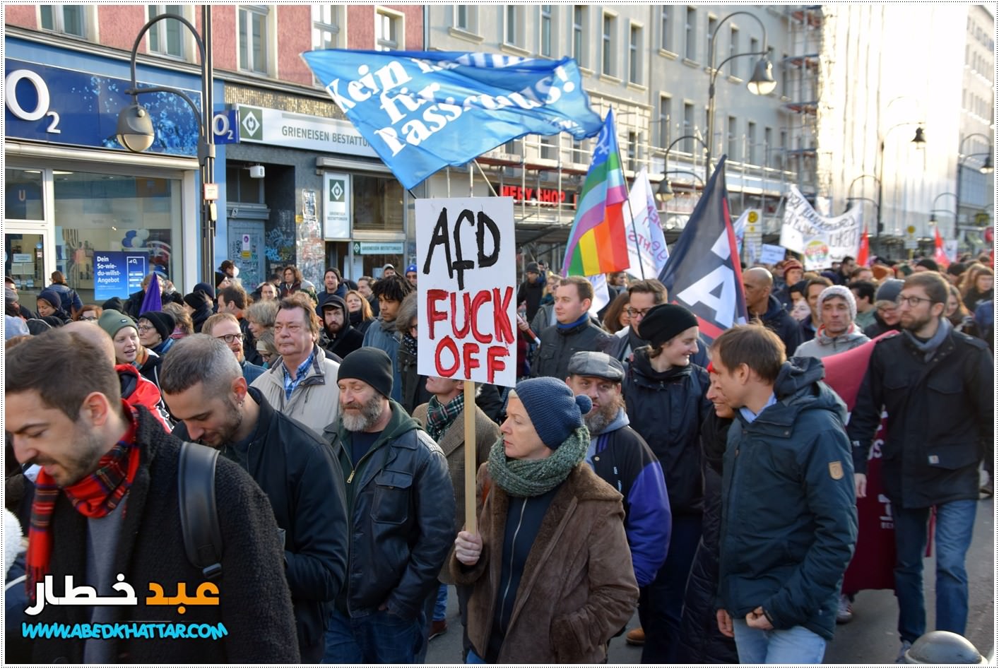 مظاهرة على ساحة هيرمانبلاتز تحت  شعار || لا مكان للنازيين في العاصمة الالمانية / برلين