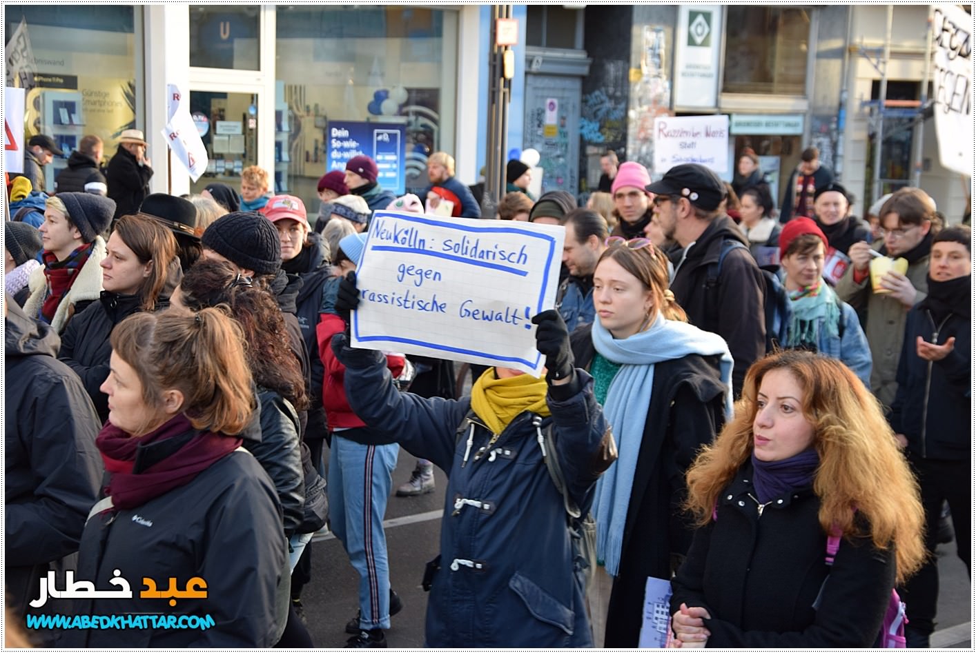 مظاهرة على ساحة هيرمانبلاتز تحت  شعار || لا مكان للنازيين في العاصمة الالمانية / برلين