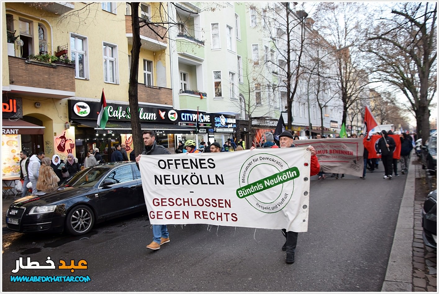مظاهرة على ساحة هيرمانبلاتز تحت  شعار || لا مكان للنازيين في العاصمة الالمانية / برلين
