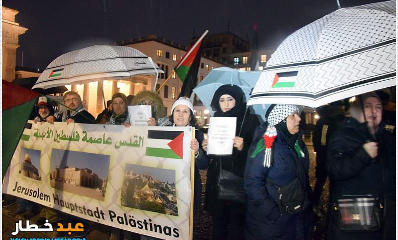 لجنة العمل الوطني الفلسطيني في برلين تنظم وقفة احتجاجية في العاصمة الالمانية برلين رفضا لقرار صفقة ترامب