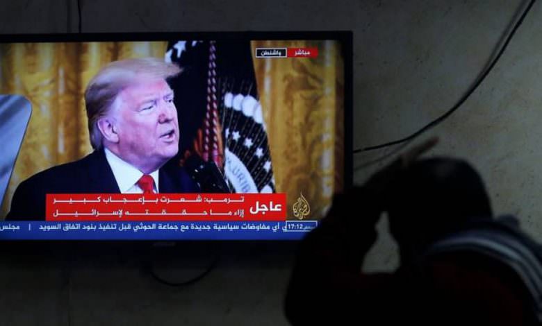 نيويورك تايمز : صفقة القرن لن تغير في حياة الفلسطينيين اي شيء حتى لو وافقوا عليها