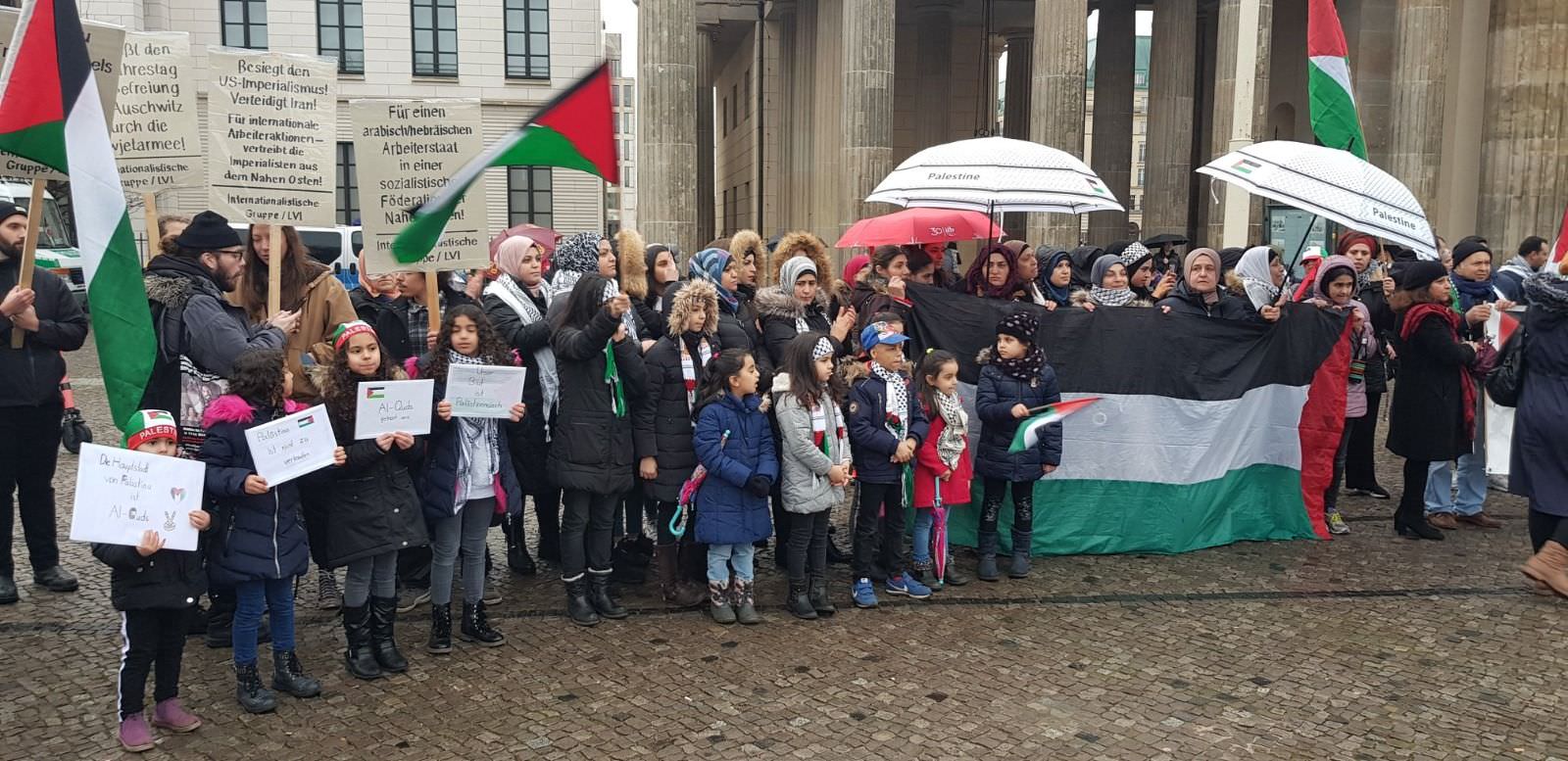 جماهير شعبنا في برلين يتظاهرون مجدداً .. مستنكرين إعلان ترامب الاستعماري وصفعة القرن ..