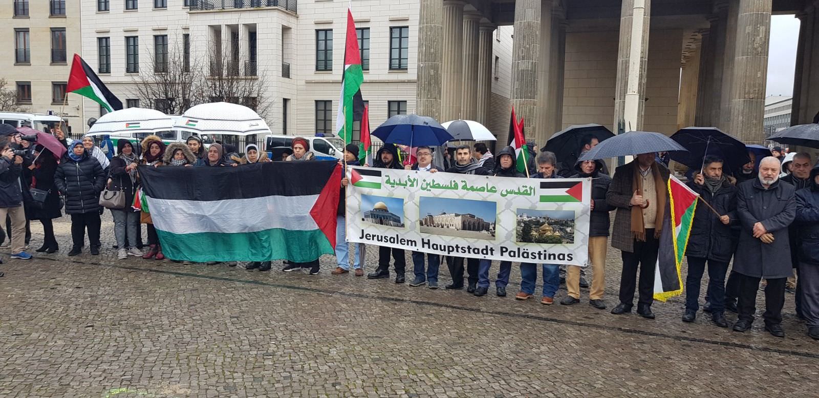 جماهير شعبنا في برلين يتظاهرون مجدداً .. مستنكرين إعلان ترامب الاستعماري وصفعة القرن ..