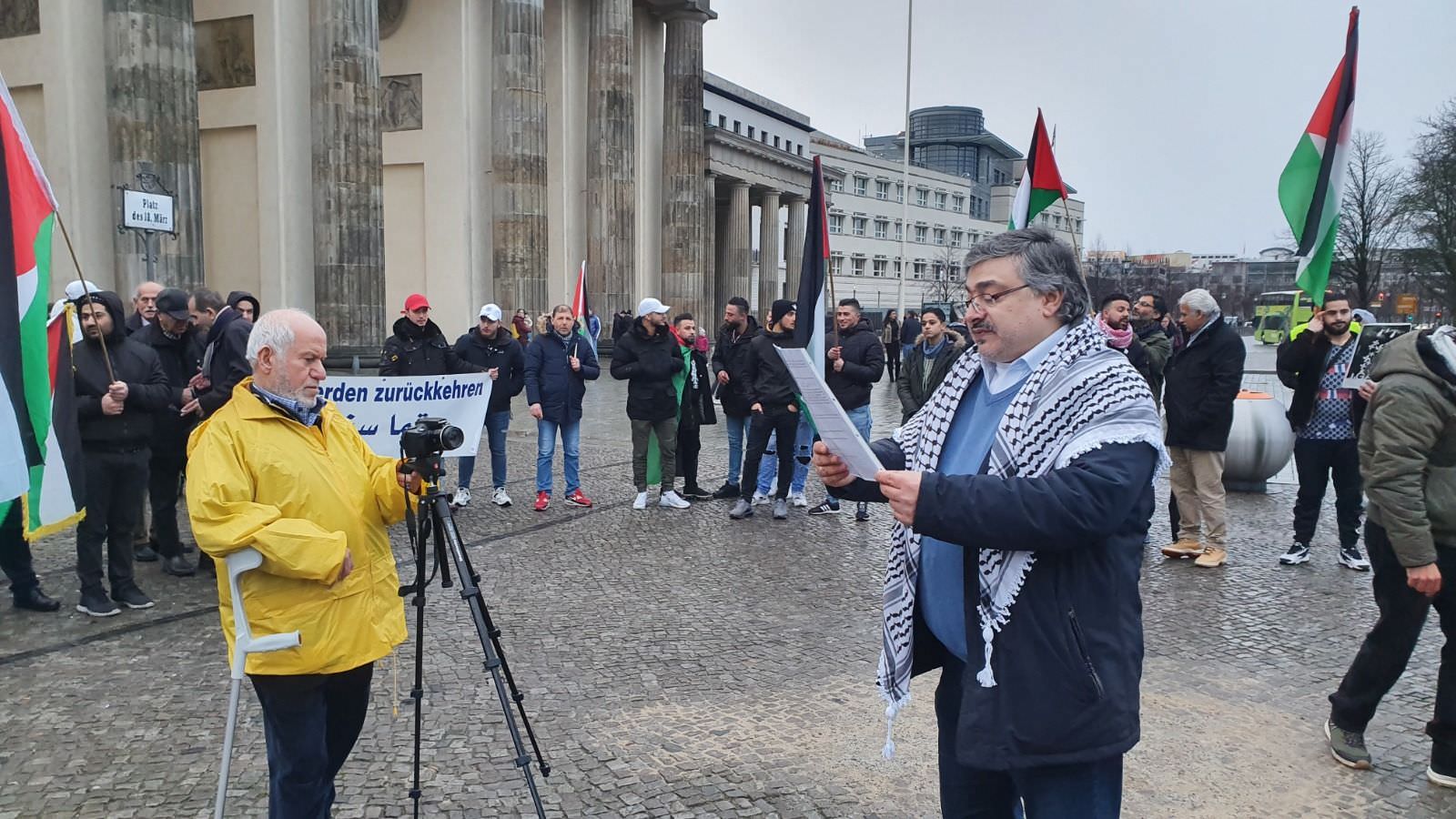 جماهير شعبنا في برلين يتظاهرون مجدداً .. مستنكرين إعلان ترامب الاستعماري وصفعة القرن ..