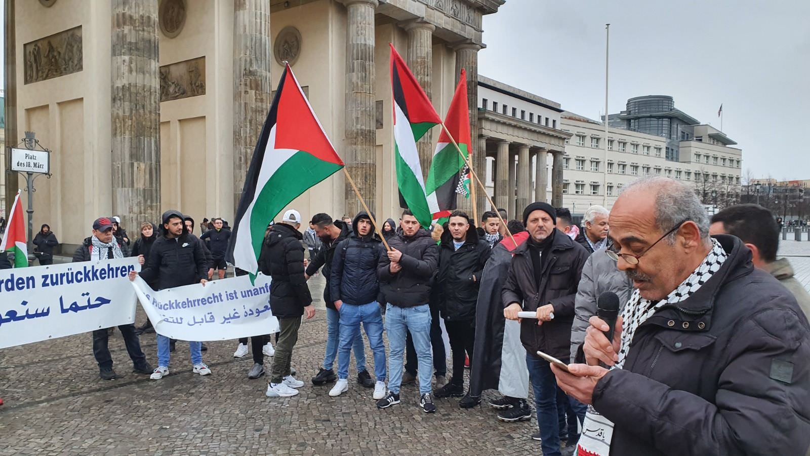 جماهير شعبنا في برلين يتظاهرون مجدداً .. مستنكرين إعلان ترامب الاستعماري وصفعة القرن ..