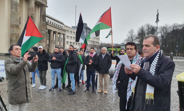 جماهير شعبنا في برلين يتظاهرون مجدداً .. مستنكرين إعلان ترامب الاستعماري وصفعة القرن ..