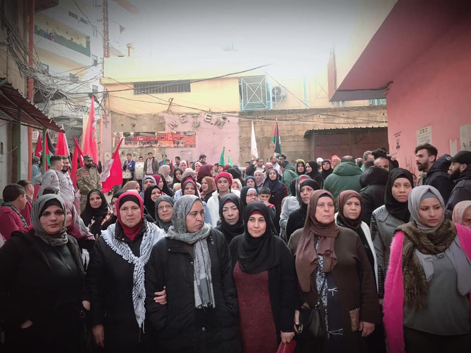 مسيرة جماهيرية حاشدة للديمقراطية في مخيم البداوي بالذكرى 51 لانطلاقتها .