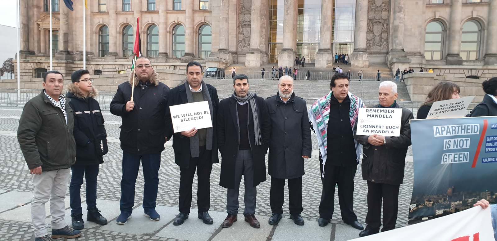 وقفة إحتجاجية جماهيرية أمام البرلمان الألماني نصرة لفلسطين