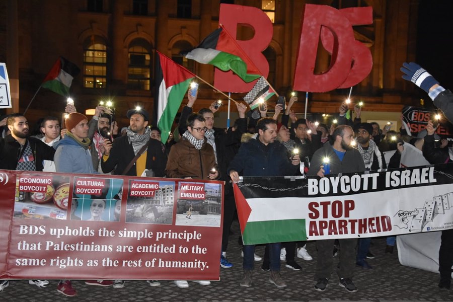 وقفة احتجاج على قرار تجريم مقاطعة الإحتلال في البرلمان الألماني بحق حركة المقاطعة BDS