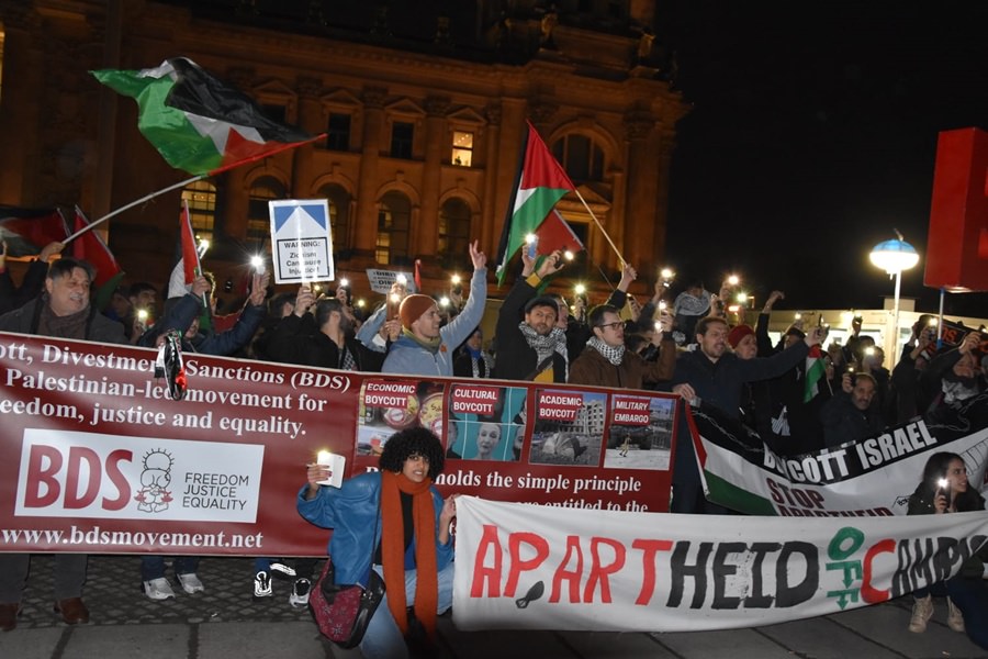 وقفة احتجاج على قرار تجريم مقاطعة الإحتلال في البرلمان الألماني بحق حركة المقاطعة BDS