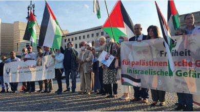 هيئة المؤسسات والجمعيات الفلسطينية والعربية في برلين تنظم وقفة مساندة ودعم للأسرى البواسل أمام بوابة برلين التاريخية