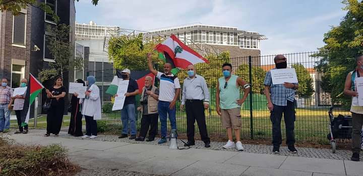أمام مبنى السفارة الإماراتية في برلين.. وقفة تضامنية مع فلسطين تنديدًا بالتطبيع الإماراتي