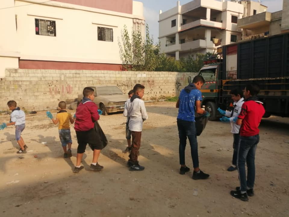 كشافة الوحدة في مخيم نهر البارد قامت بحملة تنظيف لشارع بيت المقدس