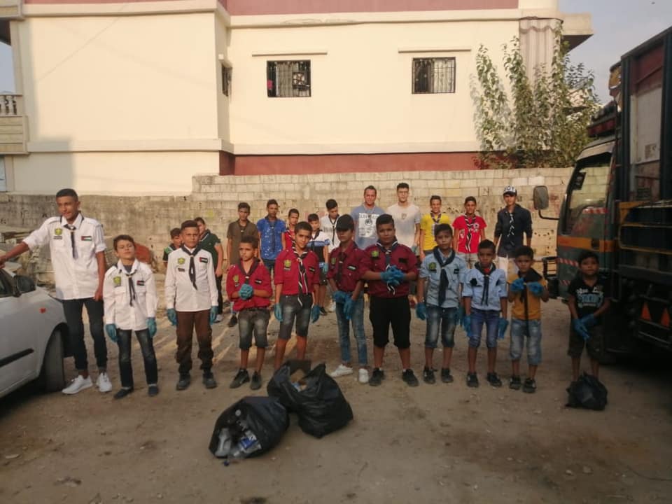 كشافة الوحدة في مخيم نهر البارد قامت بحملة تنظيف لشارع بيت المقدس