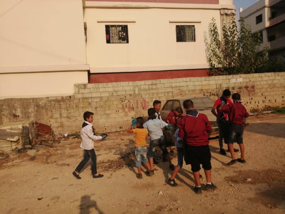 كشافة الوحدة في مخيم نهر البارد قامت بحملة تنظيف لشارع بيت المقدس