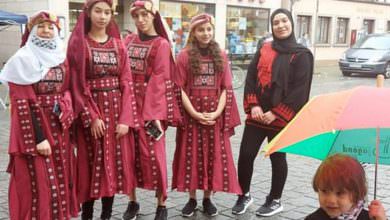 شباب وشابات دارنا في يوم النشاط الثقافي في مدينه ايرلنكن