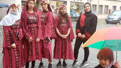 شباب وشابات دارنا في يوم النشاط الثقافي في مدينه ايرلنكن