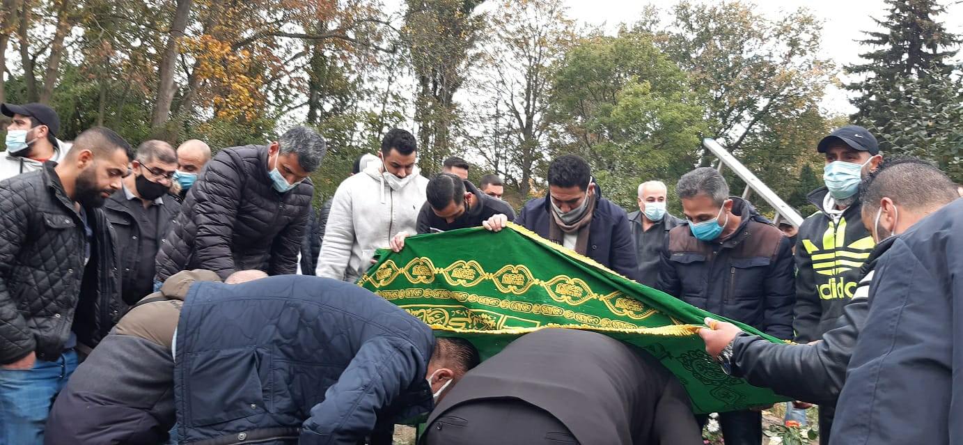 تشييع جنازة الطفلة مريم حسان زيد ابنة مخيم البداوي إلى مثواها الأخير في برلين