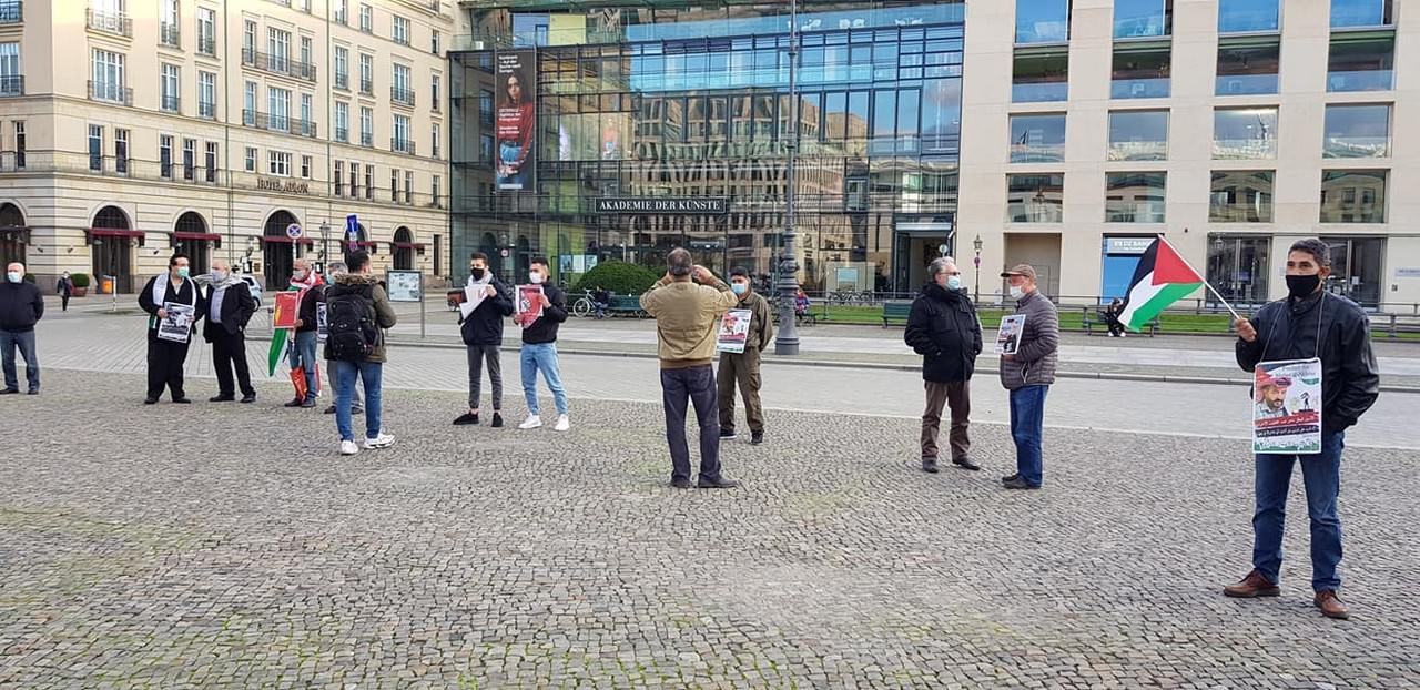 وقفة إحتجاج ضد سياسة الإعتقال الإداري وتضامناً مع الأسير البطل ماهر الأخرس المضرب عن الطعام