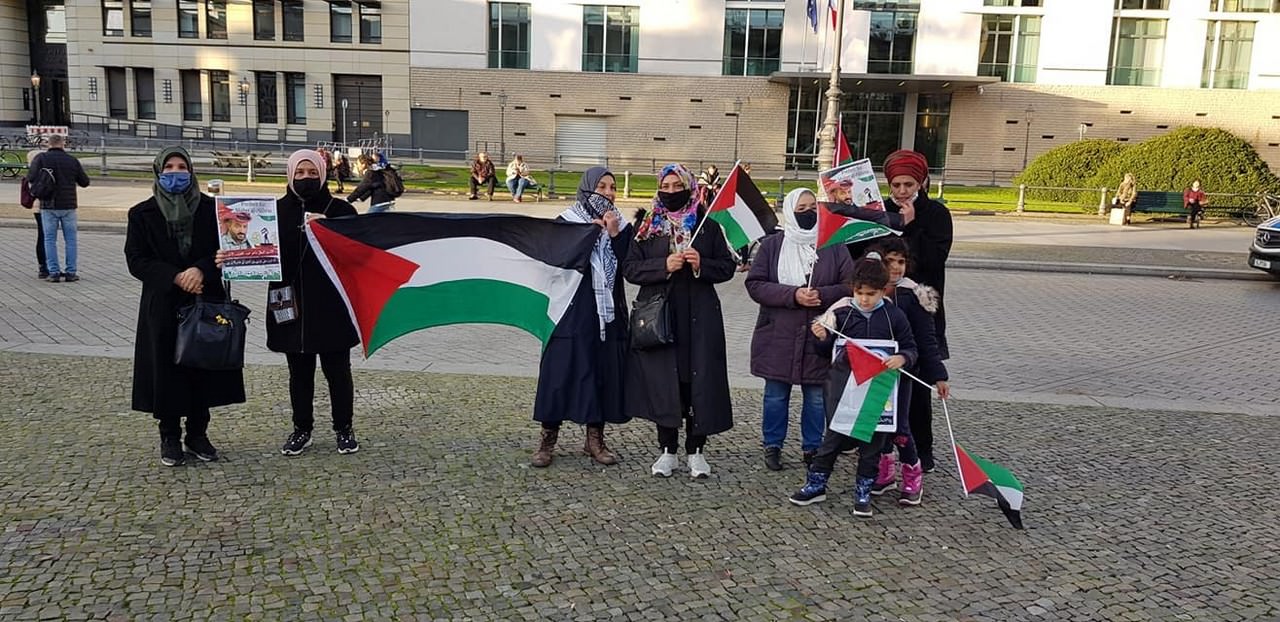 وقفة إحتجاج ضد سياسة الإعتقال الإداري وتضامناً مع الأسير البطل ماهر الأخرس المضرب عن الطعام