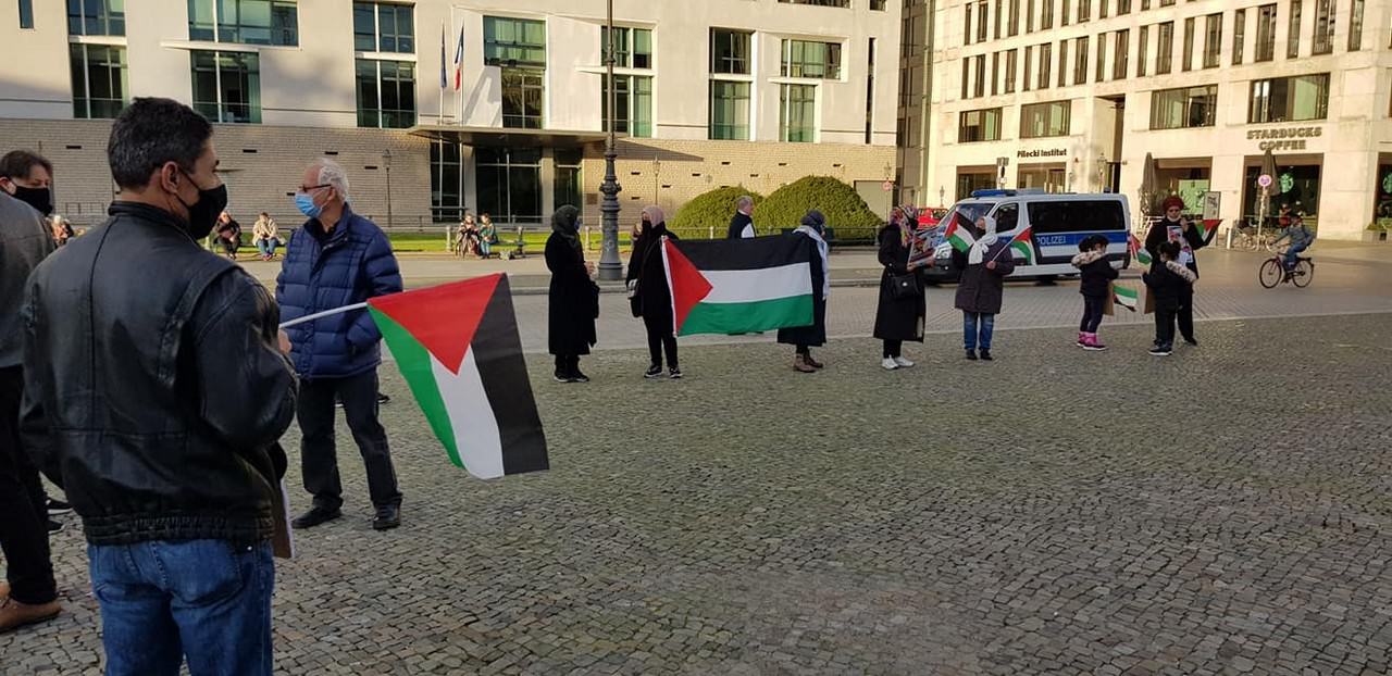 وقفة إحتجاج ضد سياسة الإعتقال الإداري وتضامناً مع الأسير البطل ماهر الأخرس المضرب عن الطعام