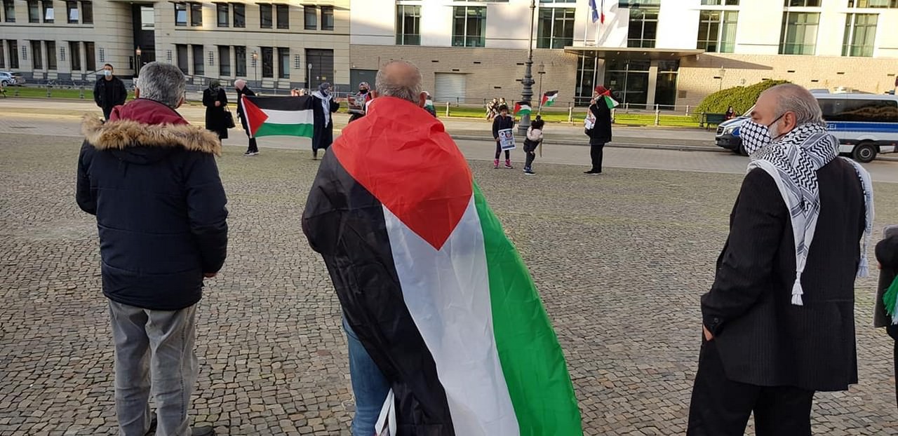 وقفة إحتجاج ضد سياسة الإعتقال الإداري وتضامناً مع الأسير البطل ماهر الأخرس المضرب عن الطعام