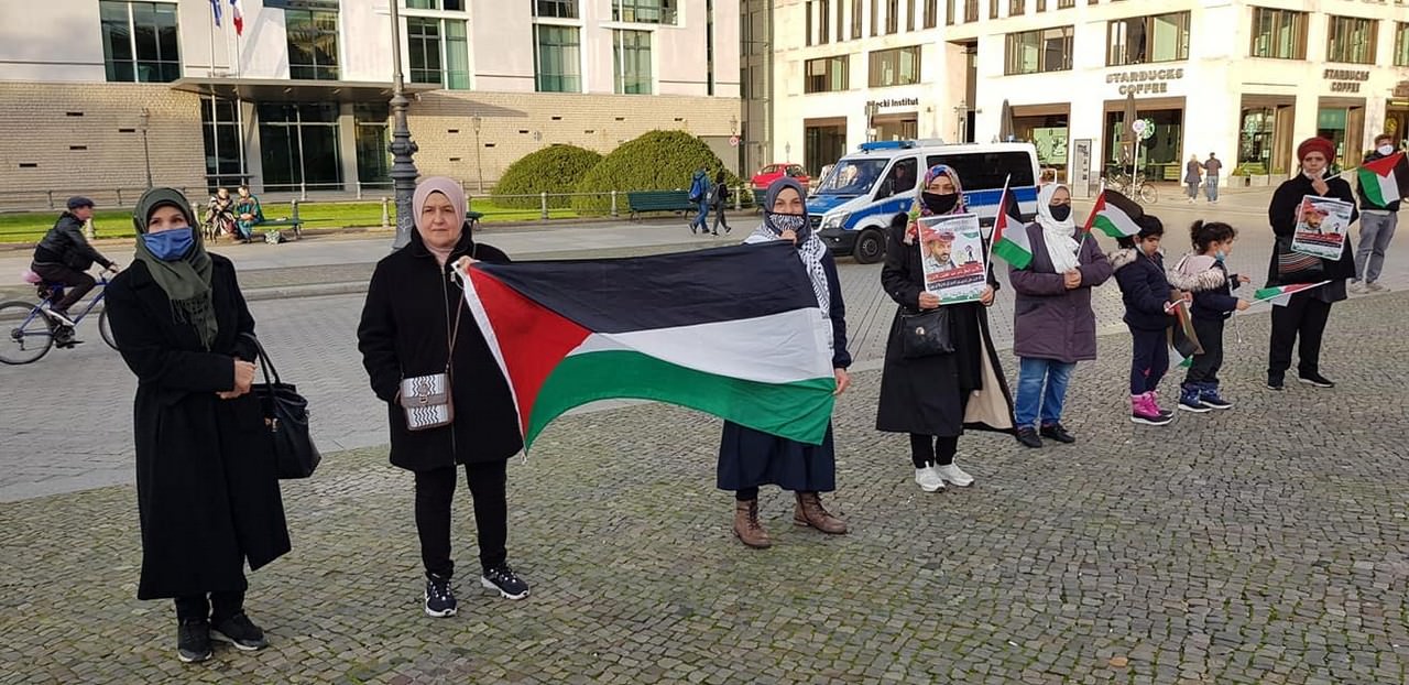 وقفة إحتجاج ضد سياسة الإعتقال الإداري وتضامناً مع الأسير البطل ماهر الأخرس المضرب عن الطعام