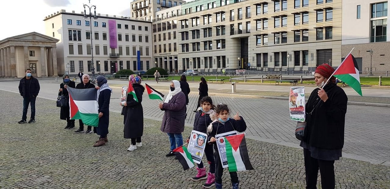 وقفة إحتجاج ضد سياسة الإعتقال الإداري وتضامناً مع الأسير البطل ماهر الأخرس المضرب عن الطعام