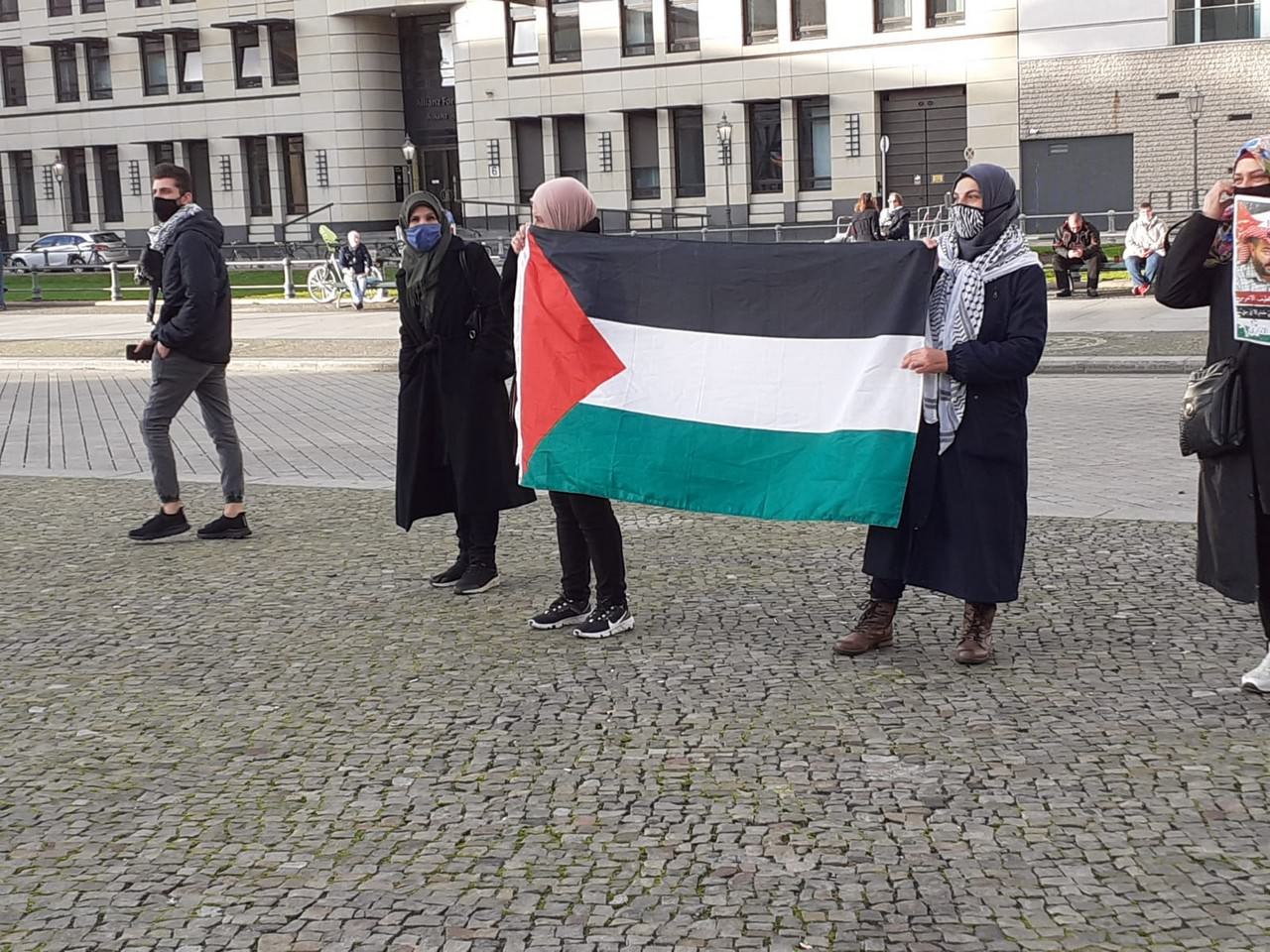 وقفة إحتجاج ضد سياسة الإعتقال الإداري وتضامناً مع الأسير البطل ماهر الأخرس المضرب عن الطعام